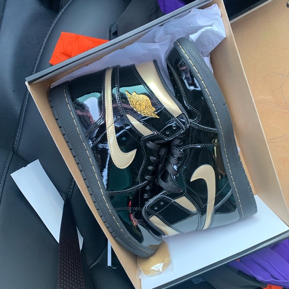 Air Jordan 1 Retro OG - Picture 7 of 9